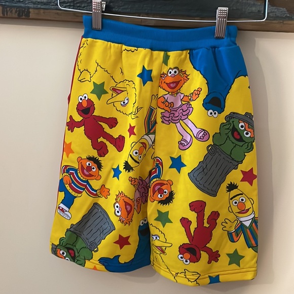 Universal Studios Japan Sesame Street Jogger Shorts - Picture 9 of 13